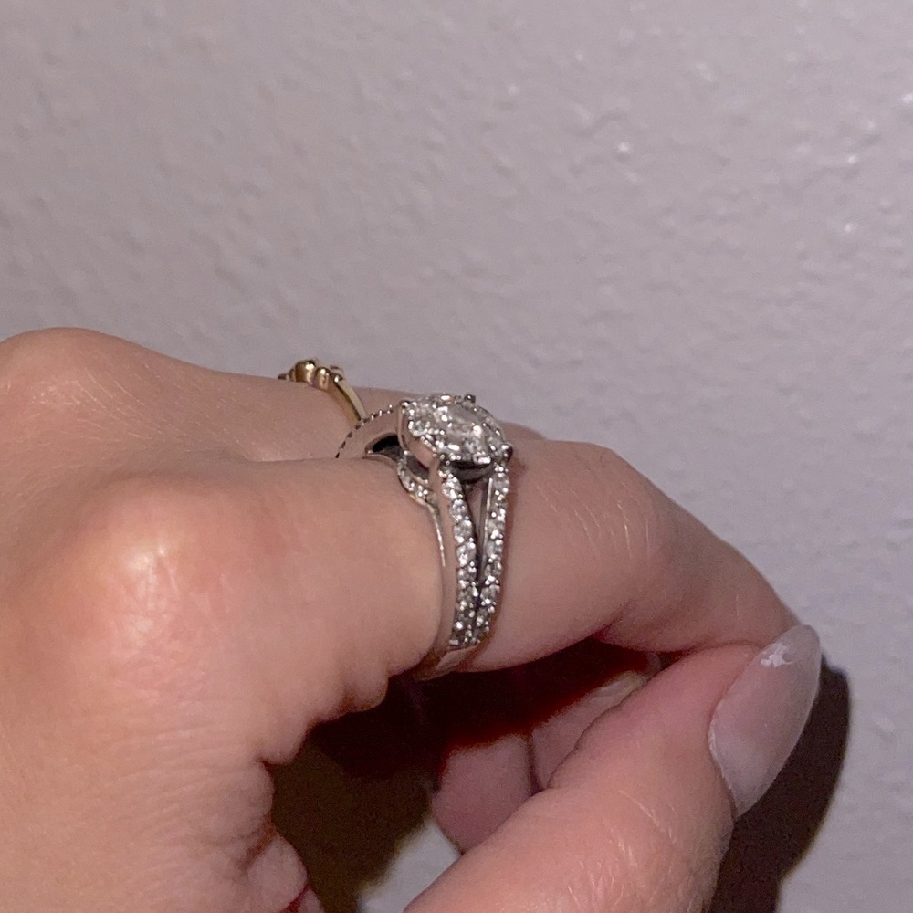 Diamond ring - Picture 2 of 2